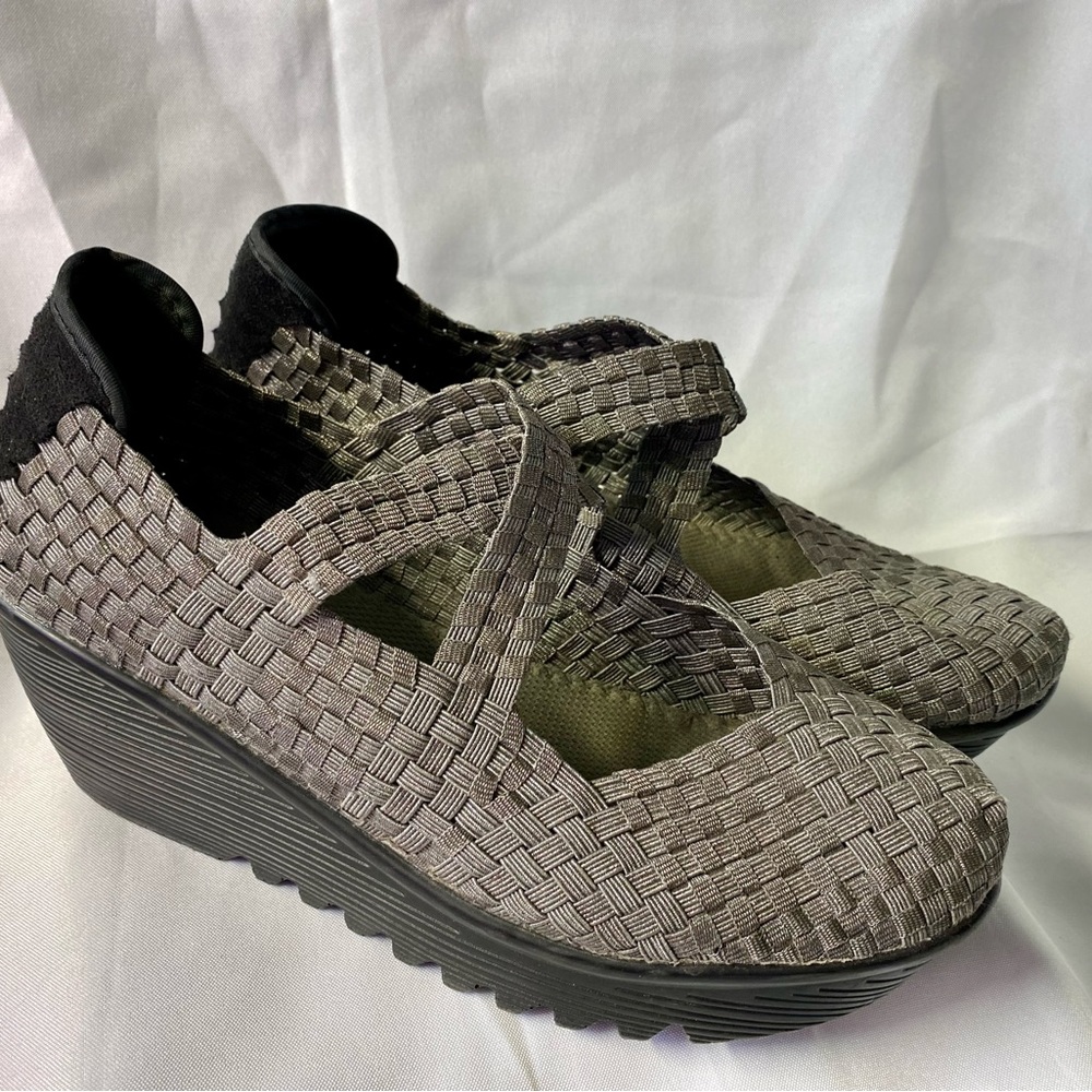Gray Bernie Mev Lelia Wedge Slip On Woven Sandals size 39, size 8.